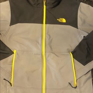 The North Face Men’s Apex Jacket Size M